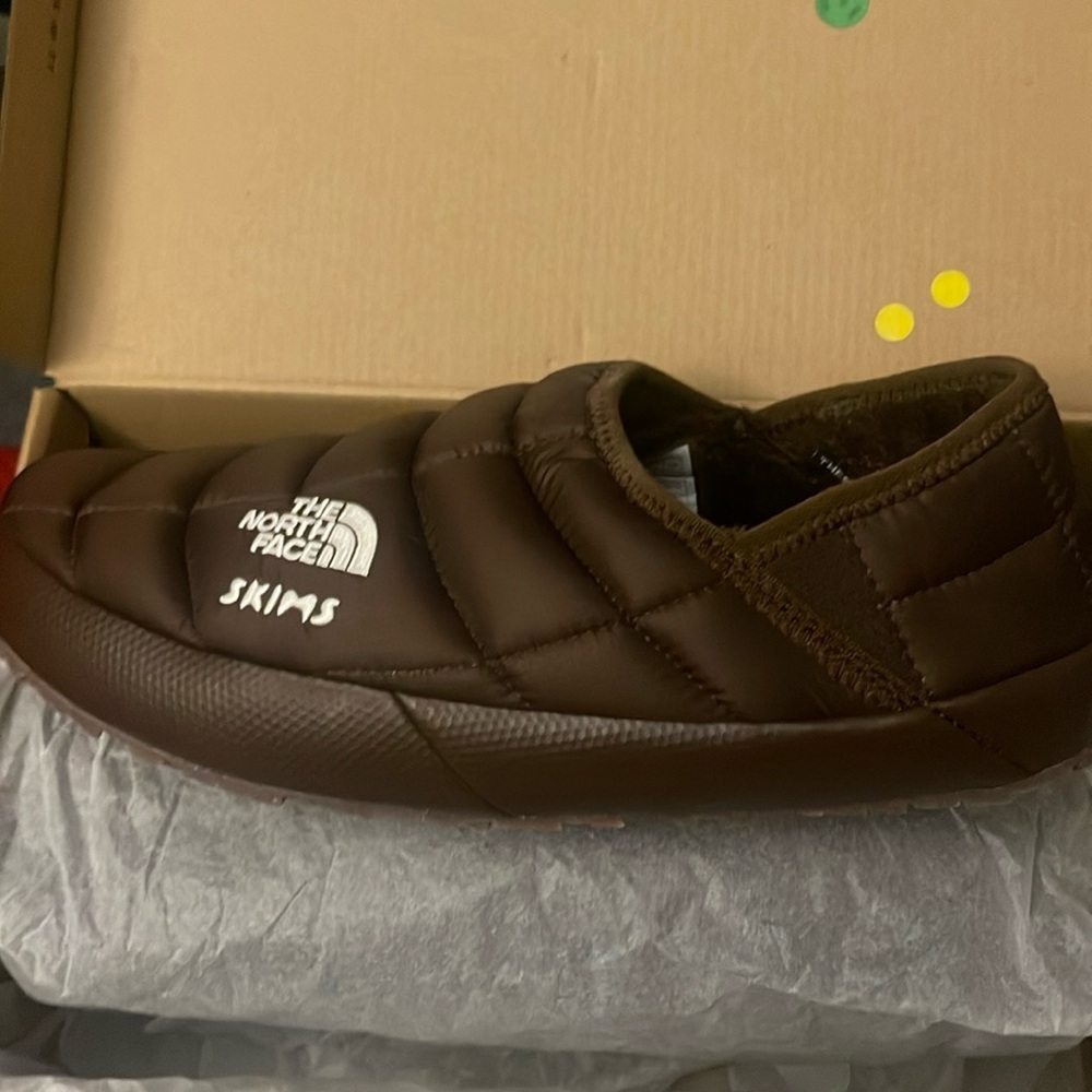 The North face X SKIMS Thermoball Traction Mule V